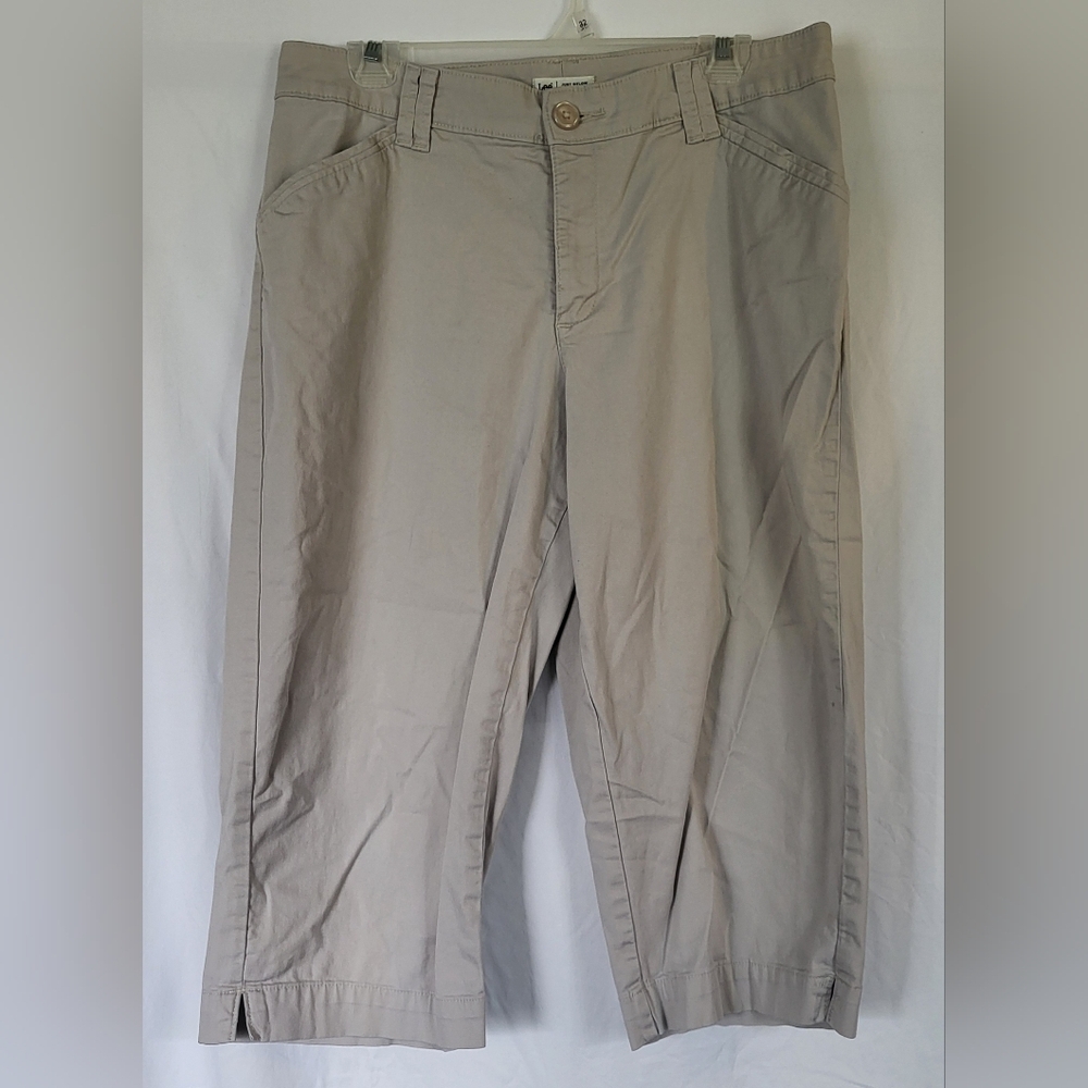 Lee "Just Below the Waist" 12 Khaki Capri